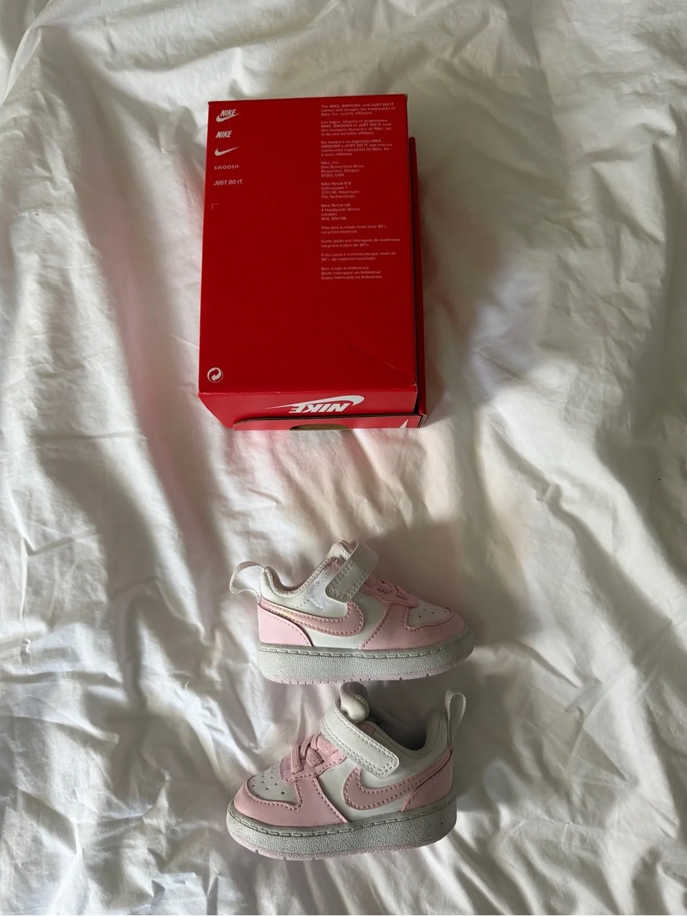 Nike Toddler White and Pink Sneaker 3c